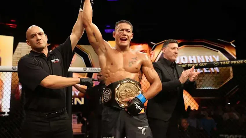 Чемпион мира по версии PFL Костелло ван Стинис