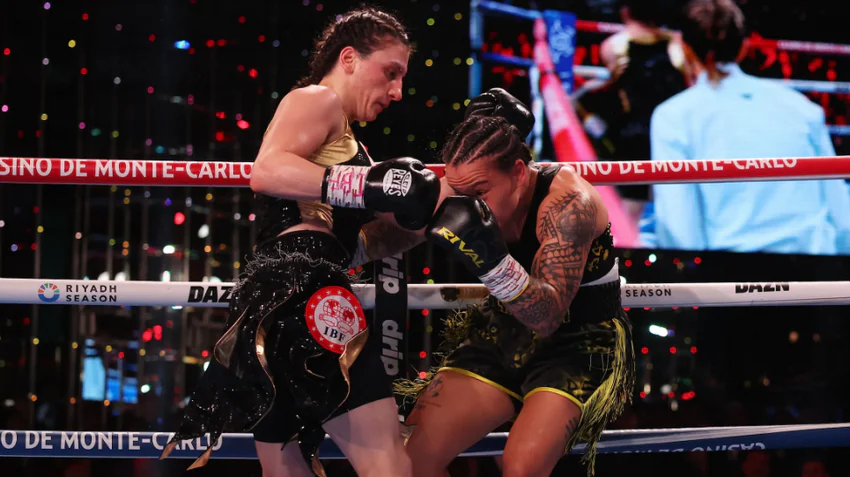 Чемпион мира по версии IBF Female Элиф Нур Турхан