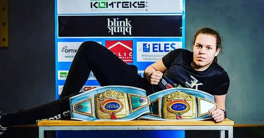 Боксёрша Эма Козин