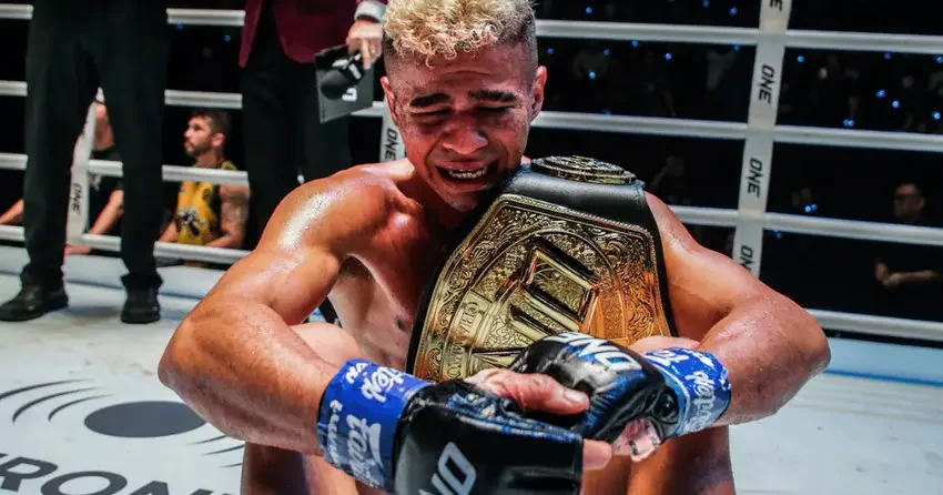 Чемпион мира по версии ONE FC Фабрисио Андраде