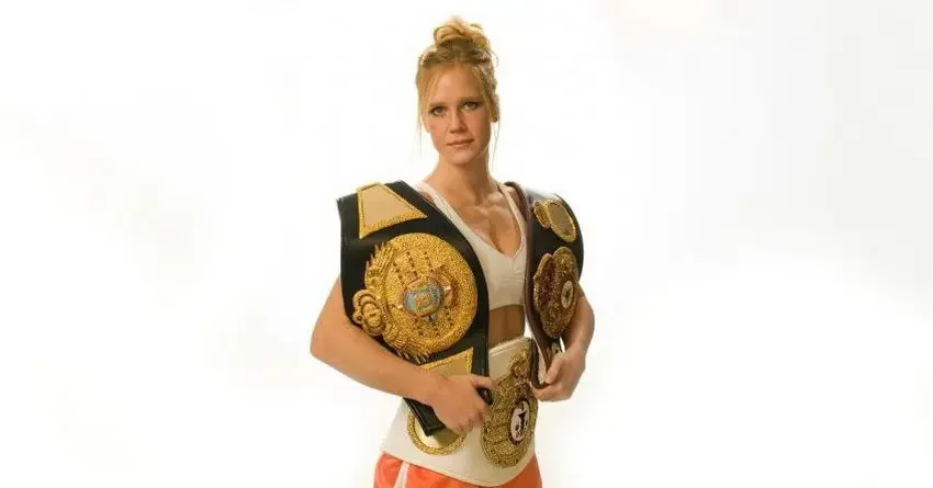 Чемпион мира по версии WBA Female Холли Холм