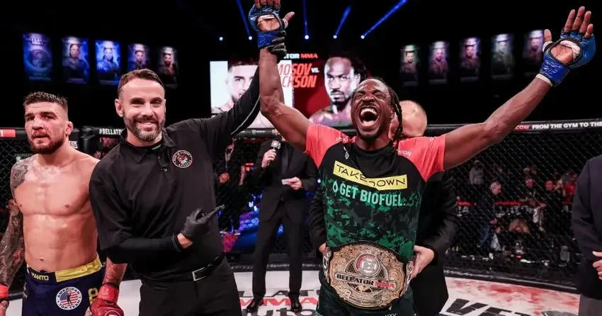 Чемпион мира по версии Bellator MMA Джейсон Джексон