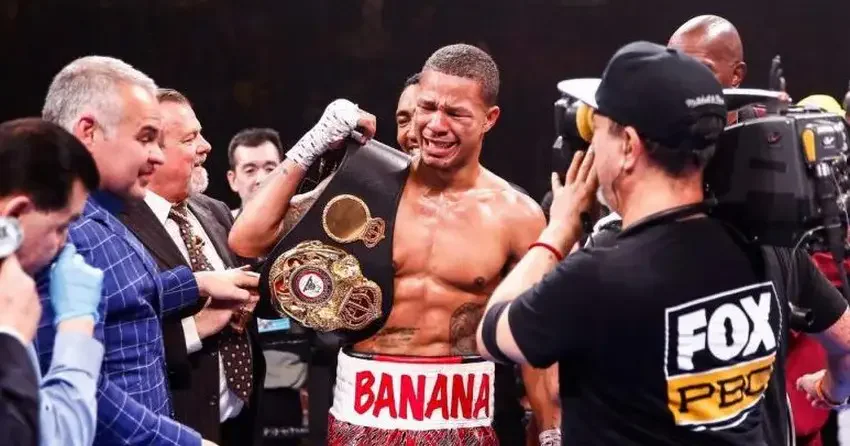 Чемпион мира по версии IBO, IBF, WBA (Super) Джейсон Росарио