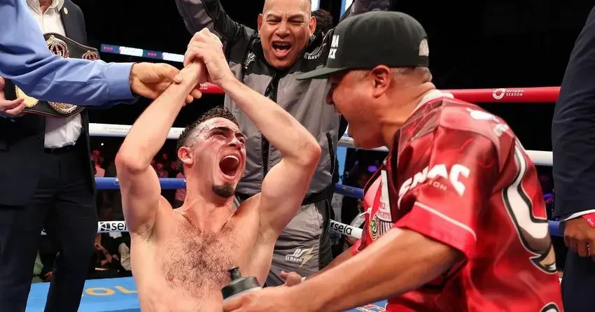 Чемпион мира по версии WBA (Regular) Хосе Валенсуэла