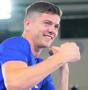 Последний соперник Люк Кэмпбелл